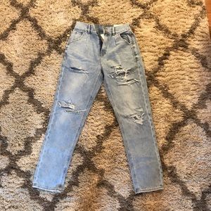 NWT! CUTE American Eagle Distressed Mom Jean